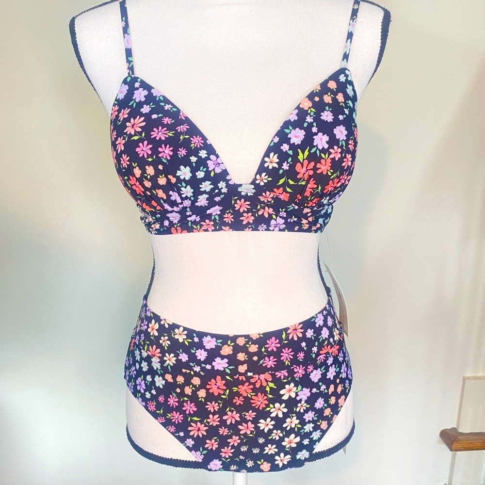 True Craft Women's Flower Field Molded Swim Top & High Waisted Bottom Medium NWT